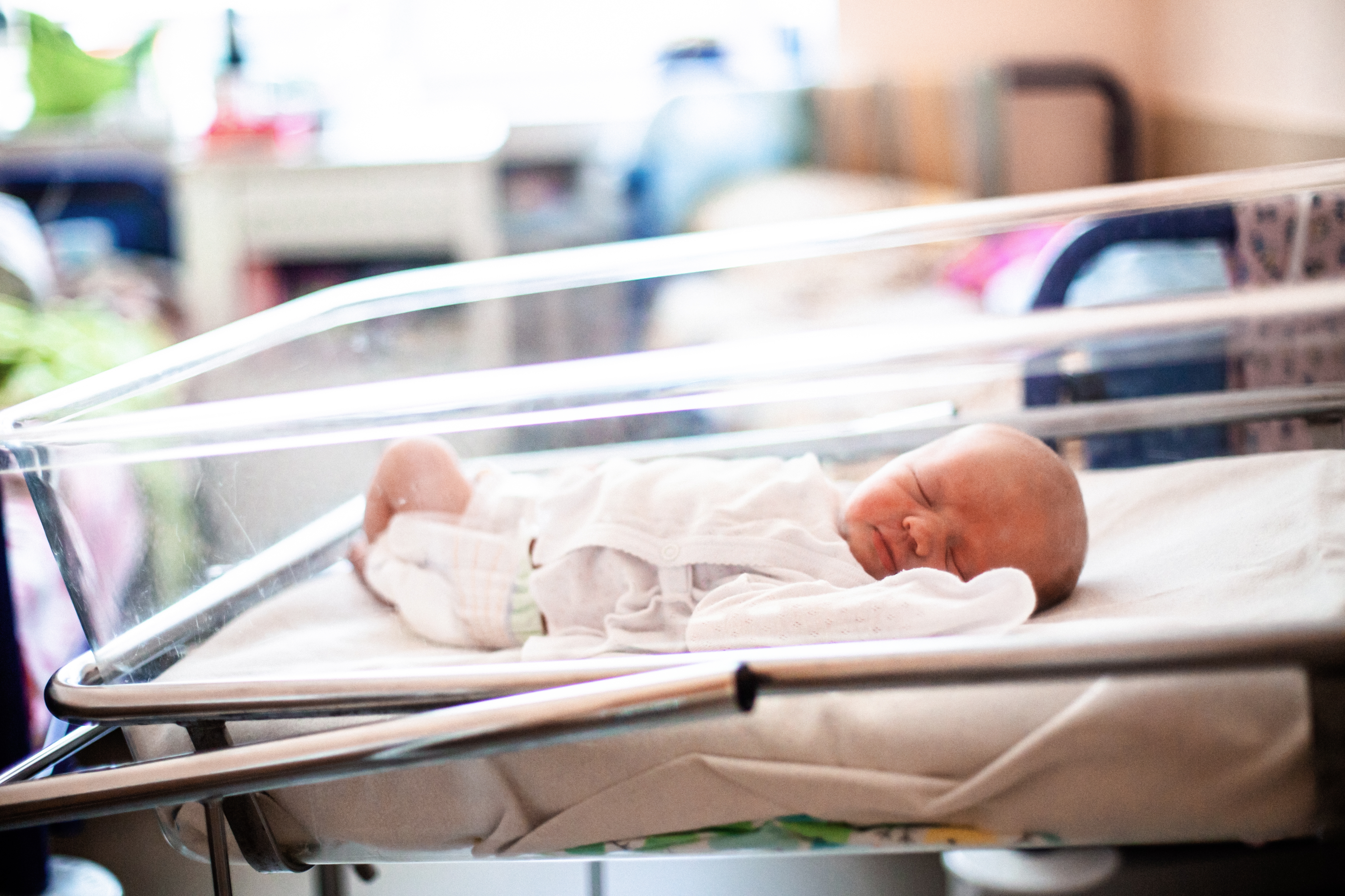 Effectiveness of Incubator Phototherapy to Treat Neonatal Hypoglycemia