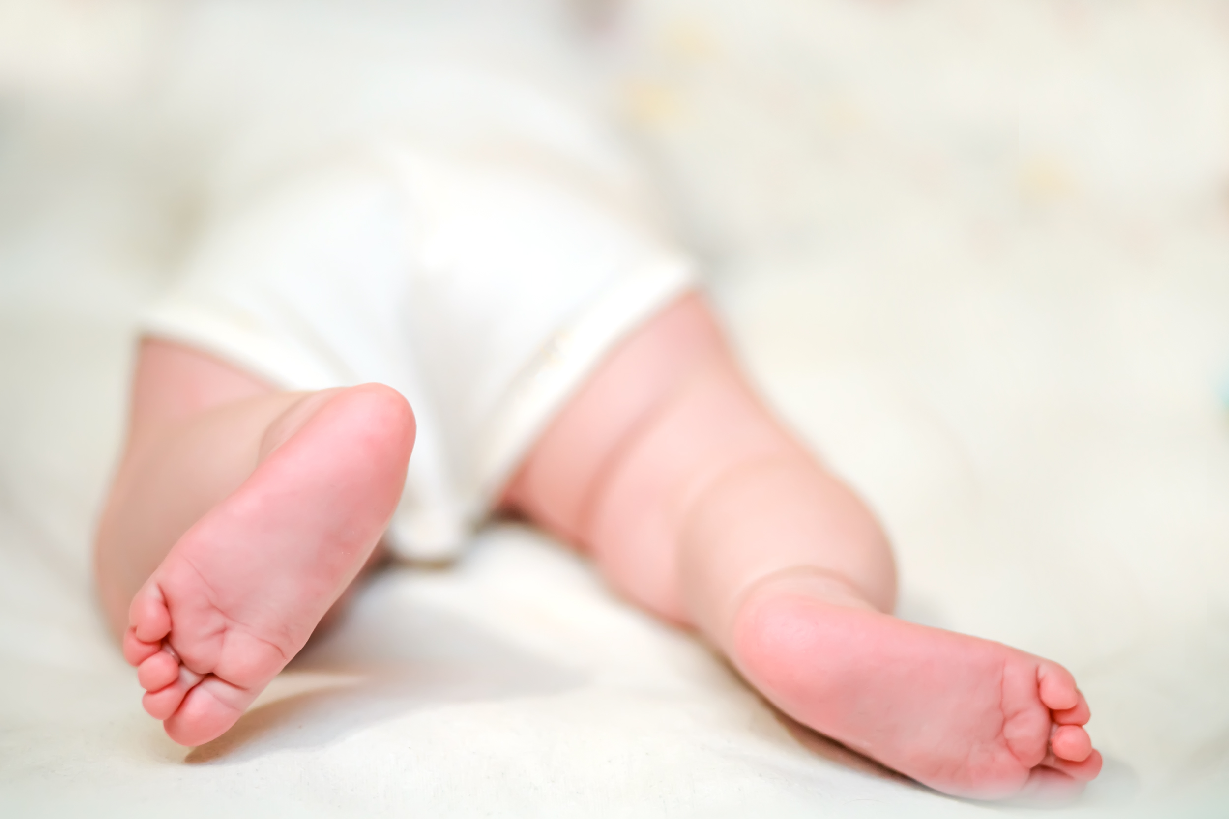 How low does bilirubin go in phototherapy?